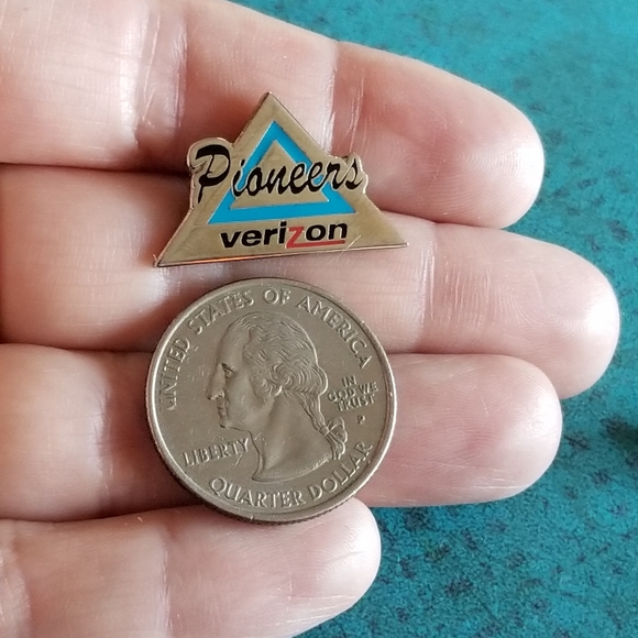 Verizon Pioneers Service Employee Award Silver Tone Tie Tack Hat Lapel Pin - Picture 2 of 9